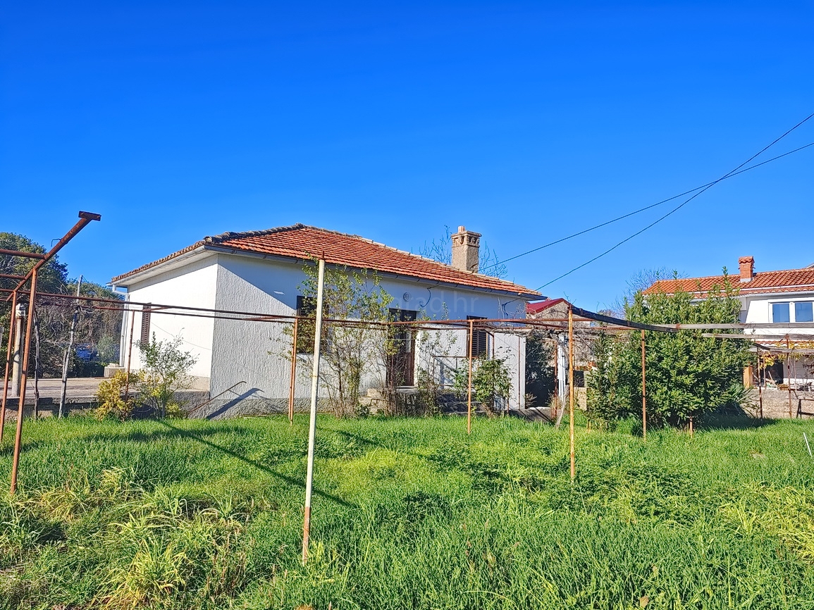 Baia di Soline, casa indipendente in pietra da ristrutturare!