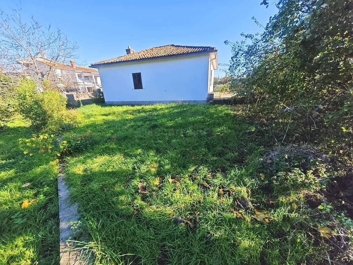 Baia di Soline, casa indipendente in pietra da ristrutturare!