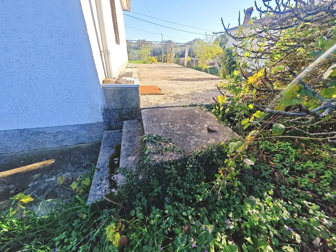 Baia di Soline, casa indipendente in pietra da ristrutturare!