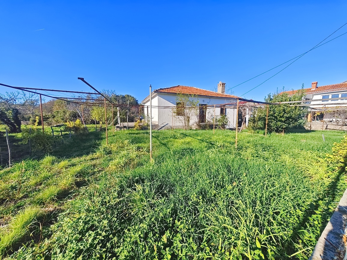 Baia di Soline, casa indipendente in pietra da ristrutturare!