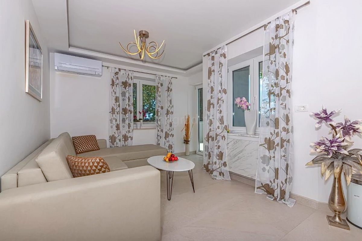 Crikvenica, villa con otto unità abitative in un'ottima posizione!