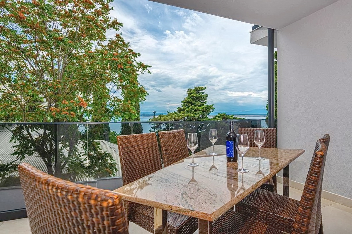 Crikvenica, villa con otto unità abitative in un'ottima posizione!