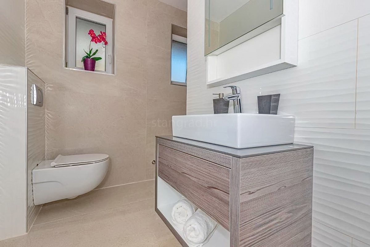 Crikvenica, villa con otto unità abitative in un'ottima posizione!