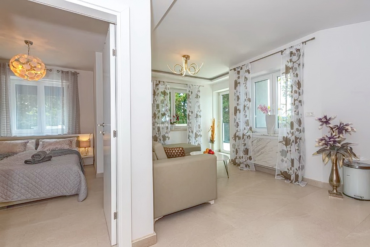 Crikvenica, villa con otto unità abitative in un'ottima posizione!