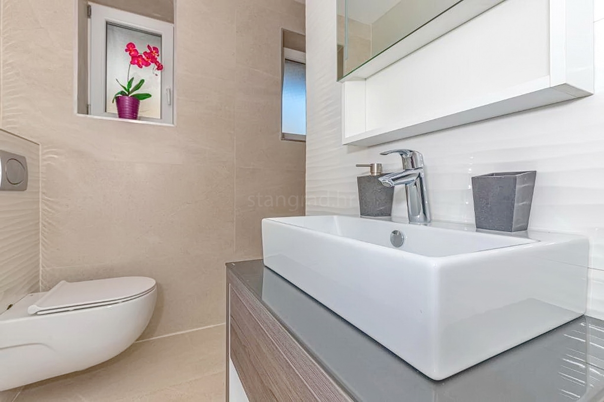 Crikvenica, villa con otto unità abitative in un'ottima posizione!