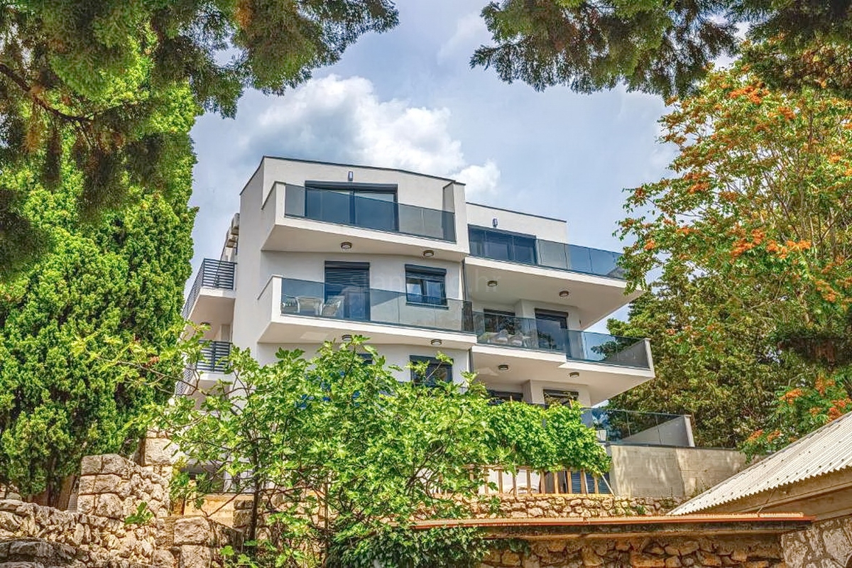 Crikvenica, villa con otto unità abitative in un'ottima posizione!