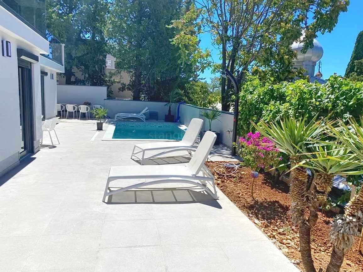 Crikvenica, villa con otto unità abitative in un'ottima posizione!