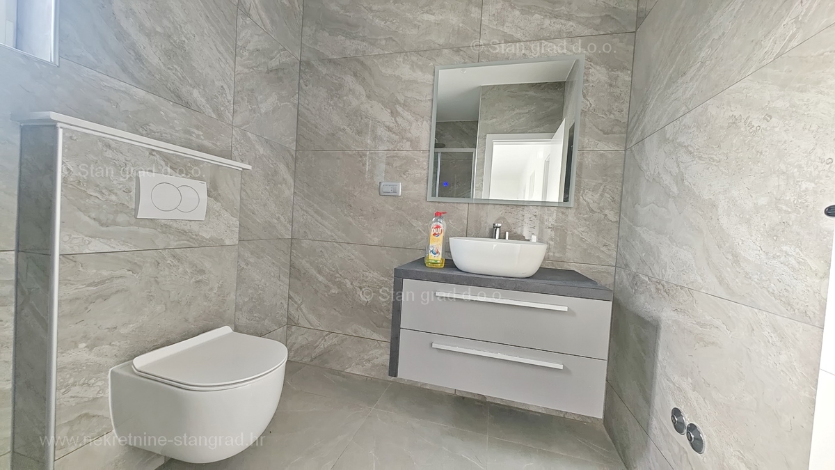 Malinska, moderna casa indipendente con piscina!