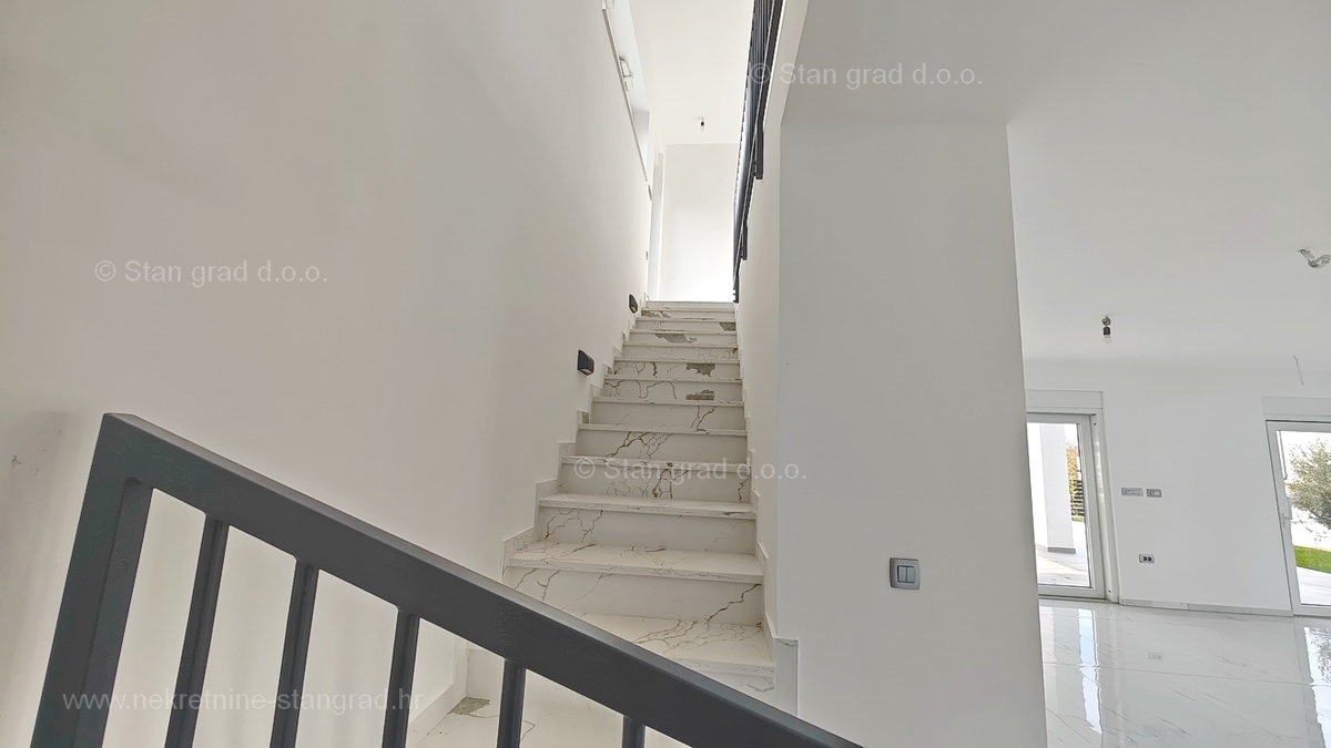 Malinska, moderna casa indipendente con piscina!