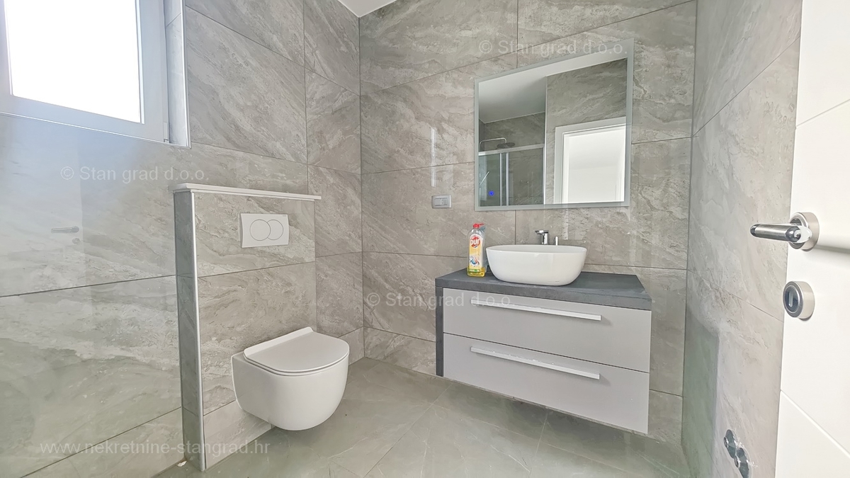 Malinska, moderna casa indipendente con piscina!