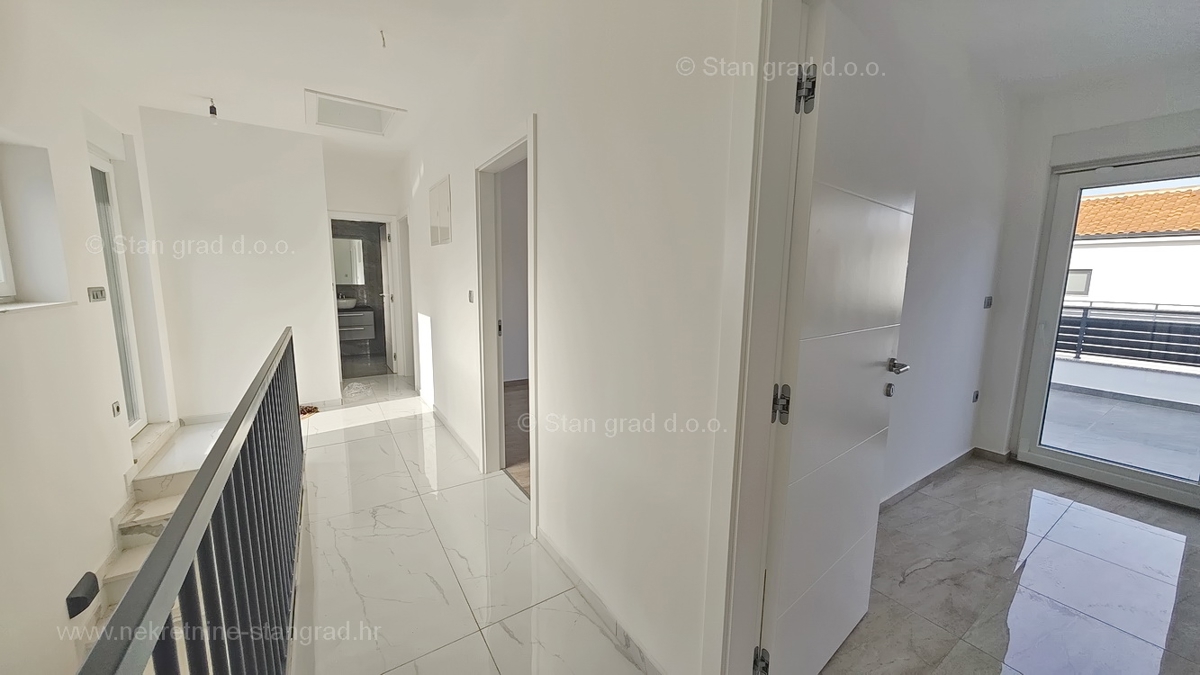 Malinska, moderna casa indipendente con piscina!