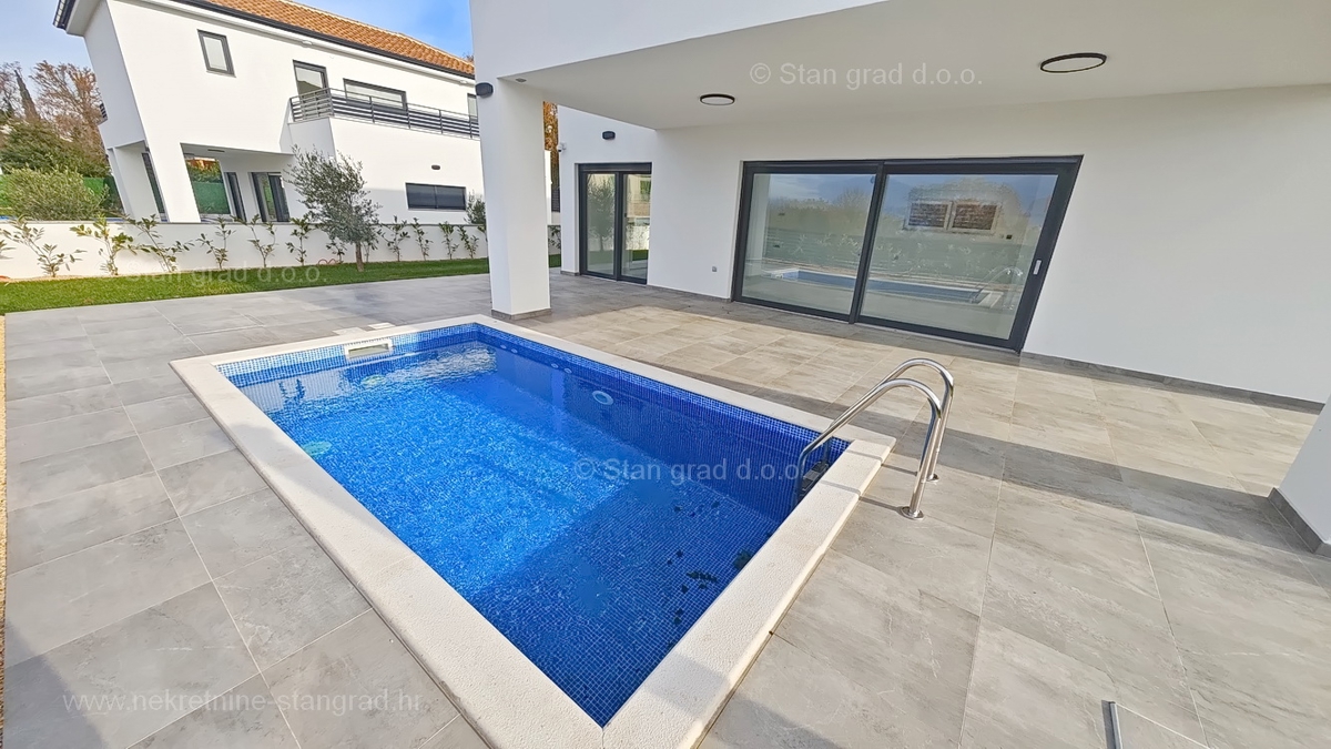 Malinska, moderna casa indipendente con piscina!