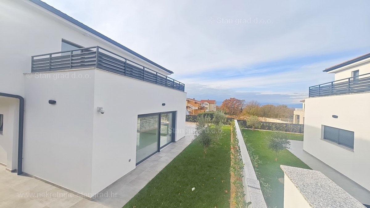 Malinska, moderna casa indipendente con piscina!