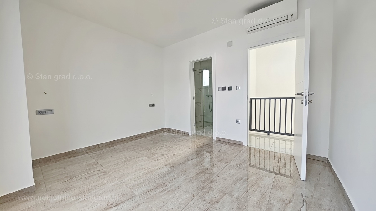 Malinska, moderna casa indipendente con piscina!