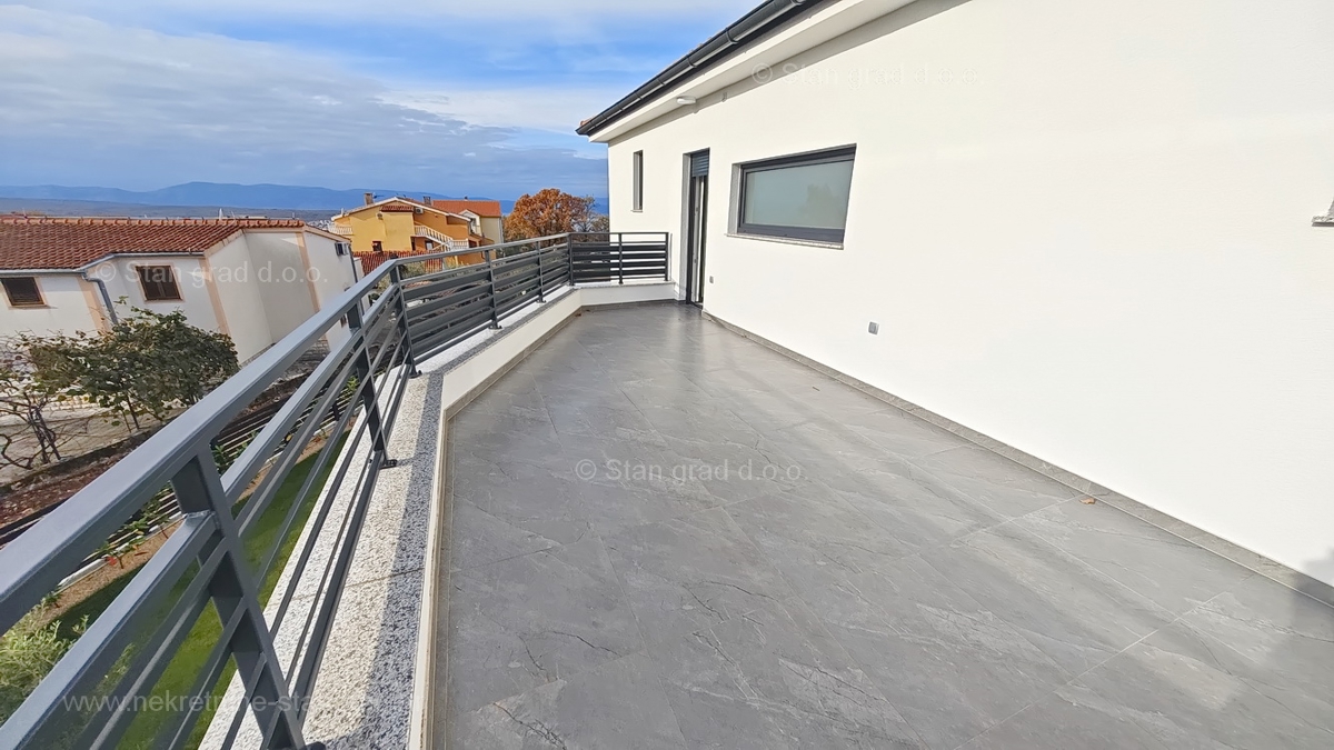 Malinska, moderna casa indipendente con piscina!