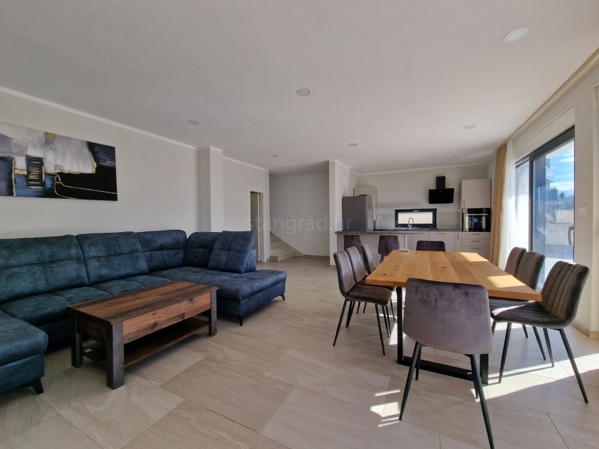 Crikvenica, nuova villa moderna con piscina e vista!