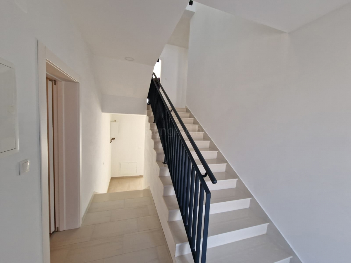 Crikvenica, nuova villa moderna con piscina e vista!