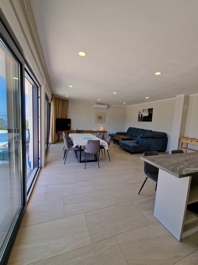 Crikvenica, nuova villa moderna con piscina e vista!