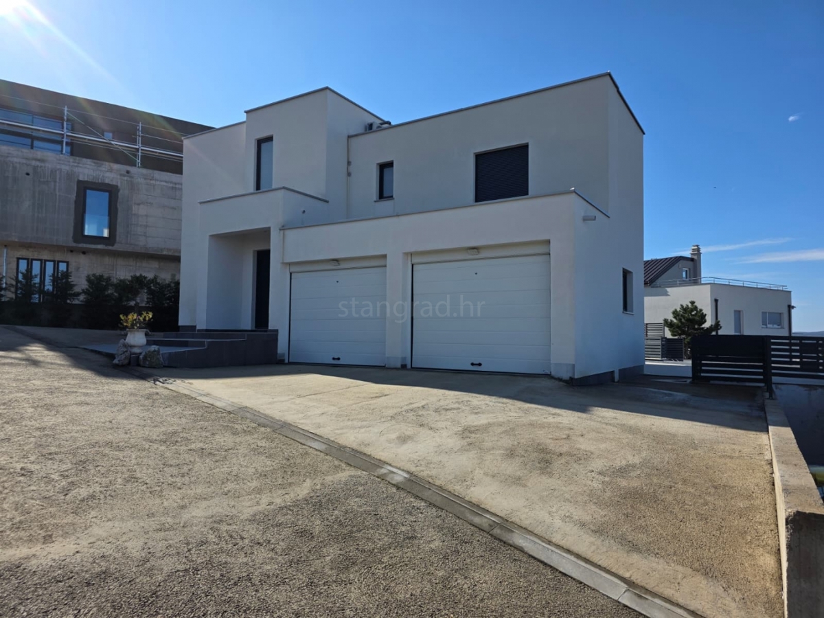 Crikvenica, nuova villa moderna con piscina e vista!