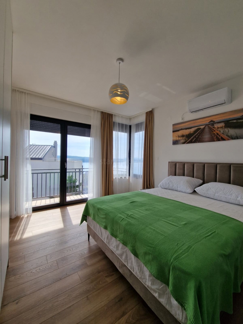 Crikvenica, nuova villa moderna con piscina e vista!