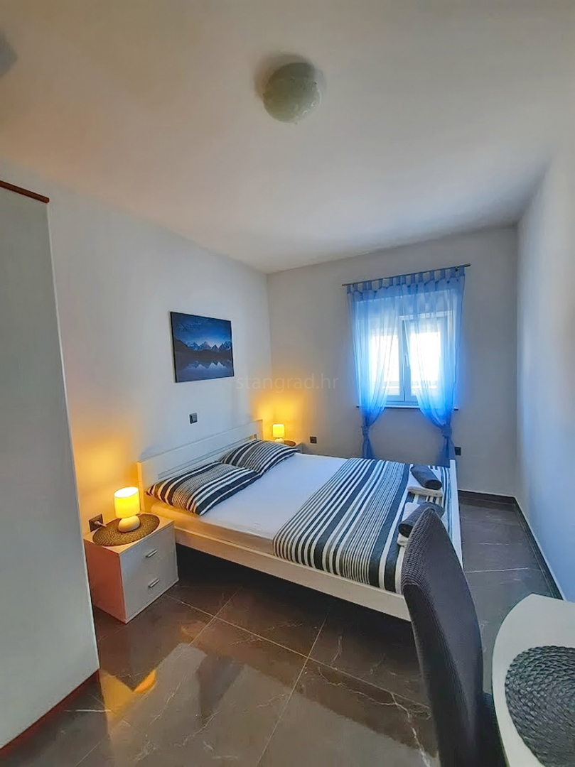 Casa indipendente con piscina, situata nella zona di Vrbnik!