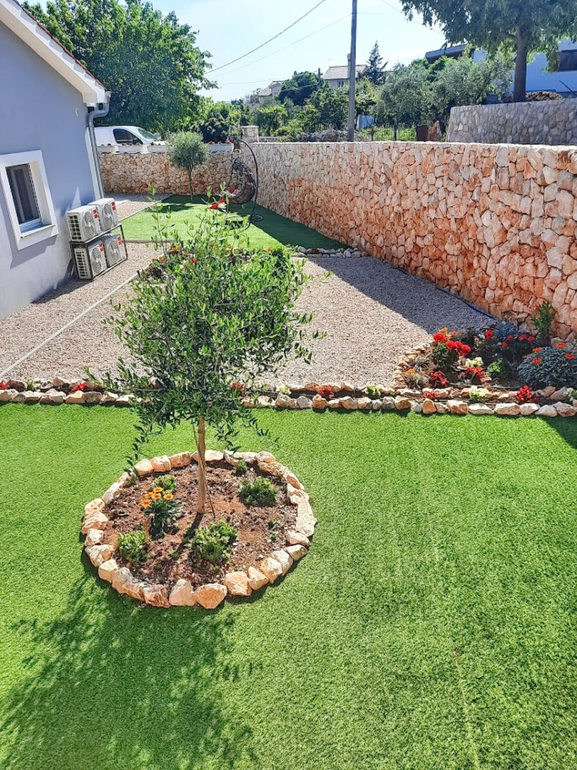 Casa indipendente con piscina, situata nella zona di Vrbnik!
