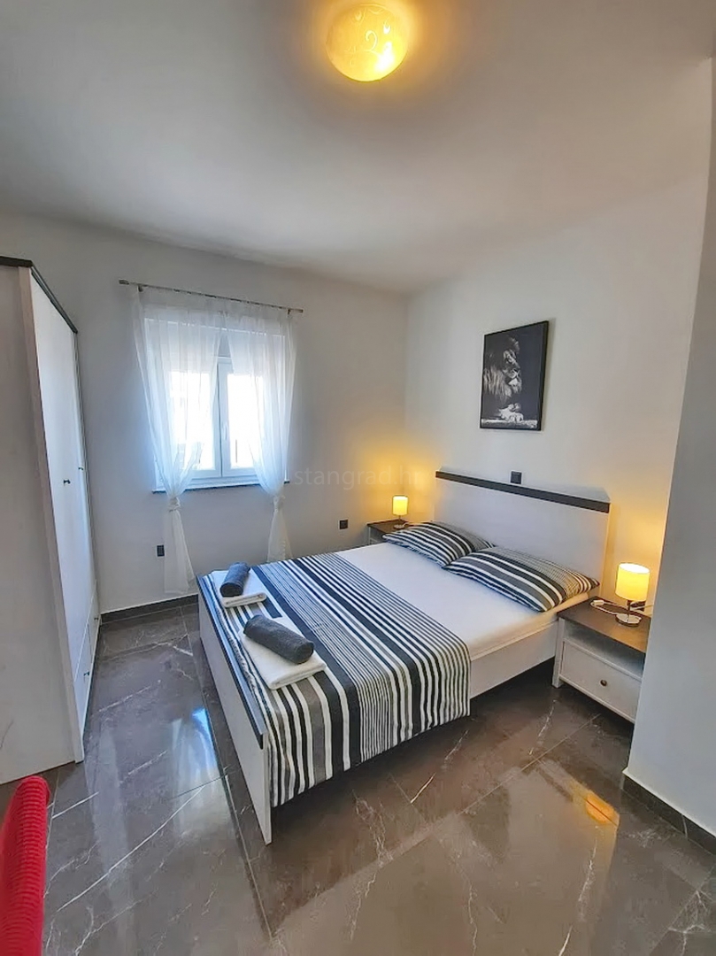 Casa indipendente con piscina, situata nella zona di Vrbnik!