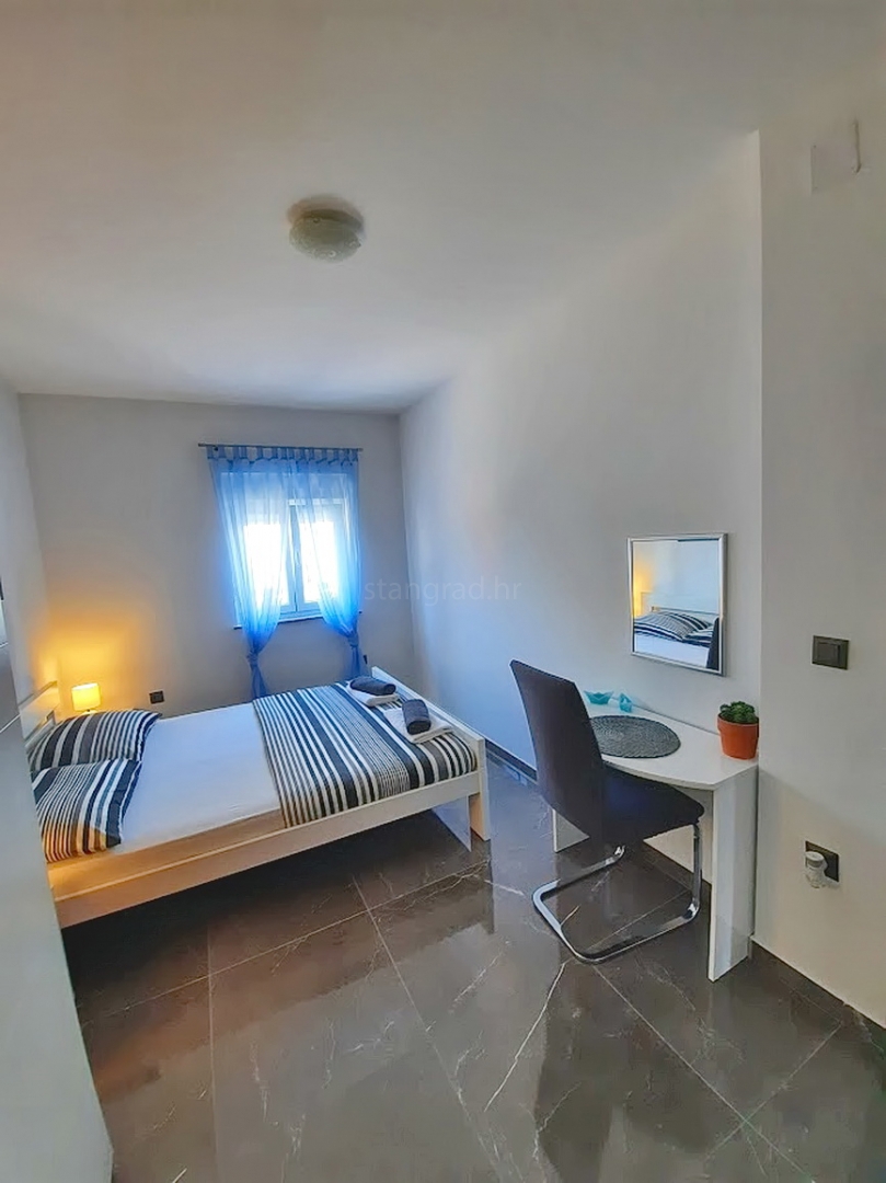 Casa indipendente con piscina, situata nella zona di Vrbnik!