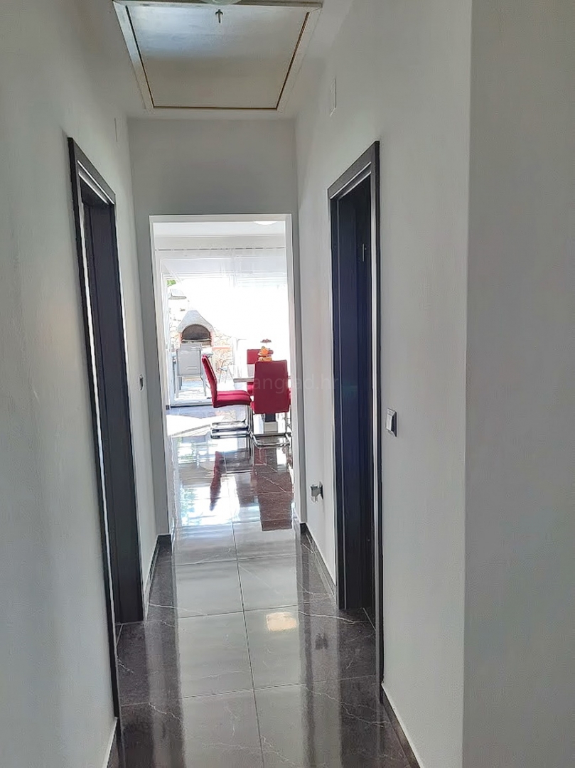 Casa indipendente con piscina, situata nella zona di Vrbnik!