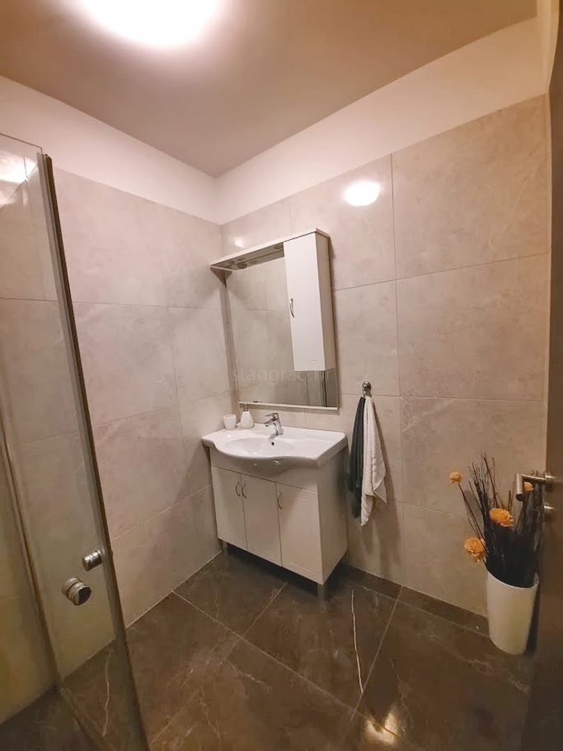 Casa indipendente con piscina, situata nella zona di Vrbnik!