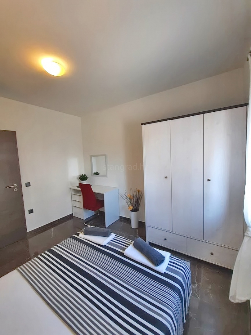 Casa indipendente con piscina, situata nella zona di Vrbnik!