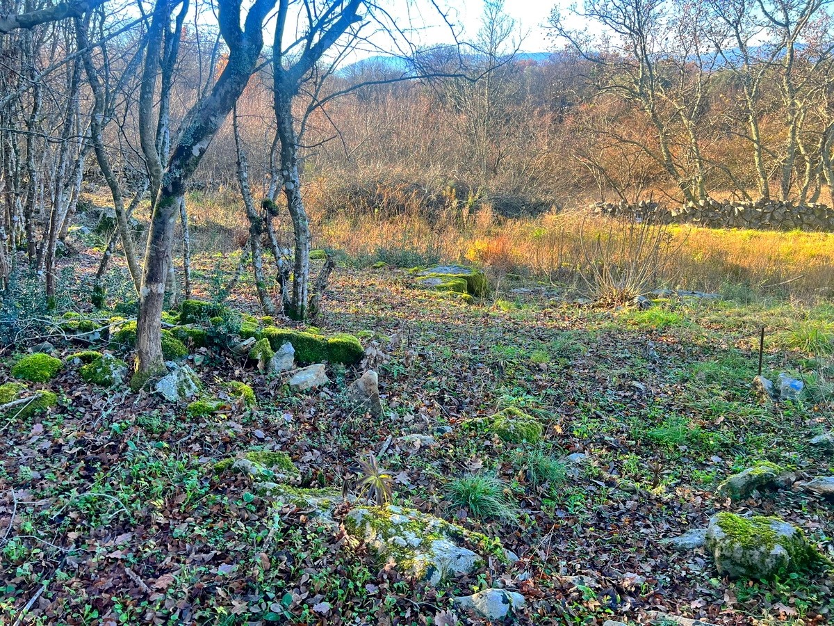 Malinska, dintorni, terreno edificabile con vista mare in una posizione tranquilla!