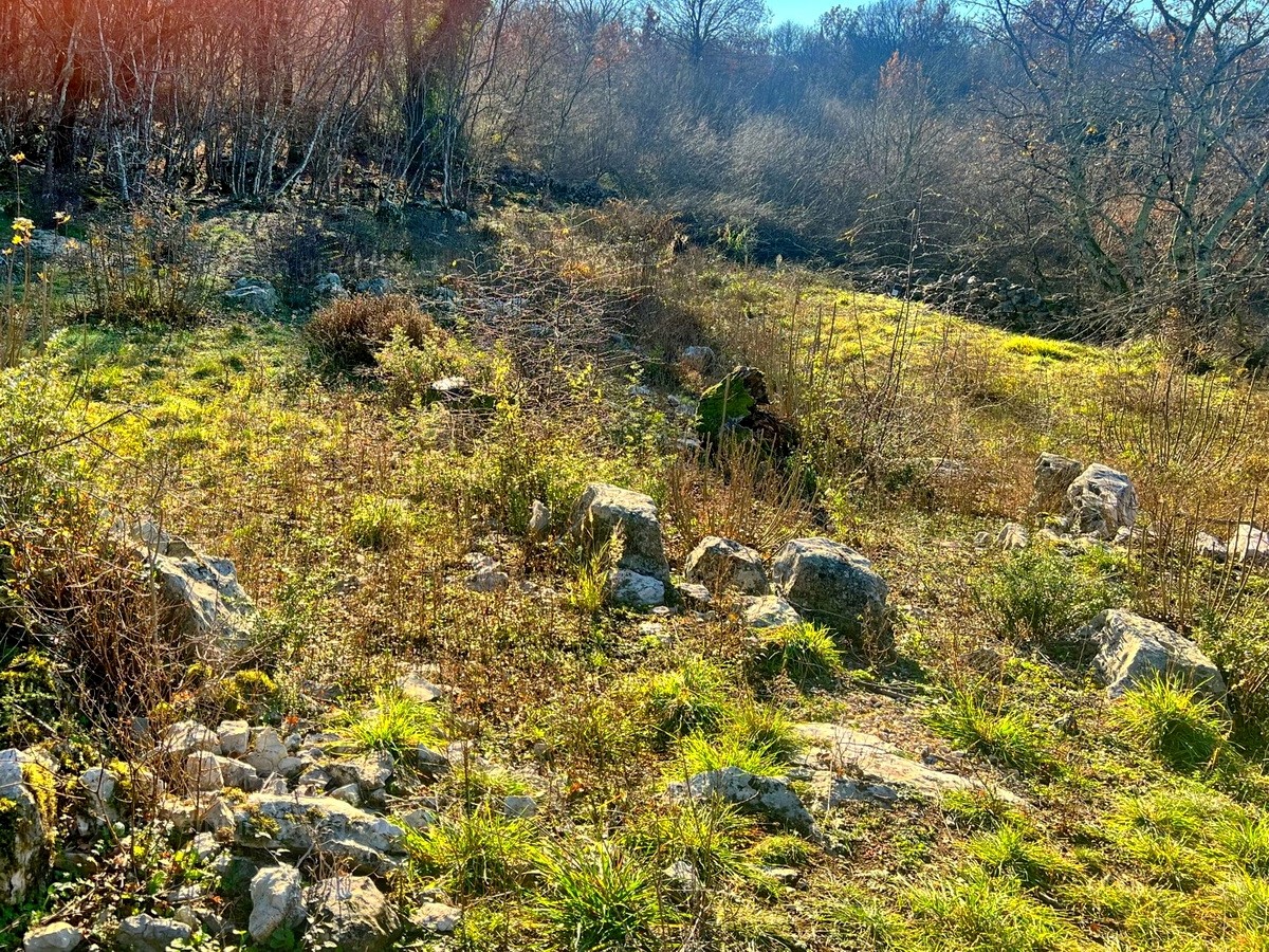 Malinska, dintorni, terreno edificabile con vista mare in una posizione tranquilla!