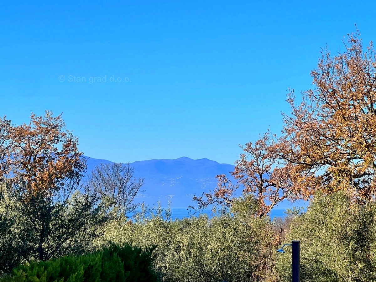 Malinska, dintorni, terreno edificabile con vista mare in una posizione tranquilla!