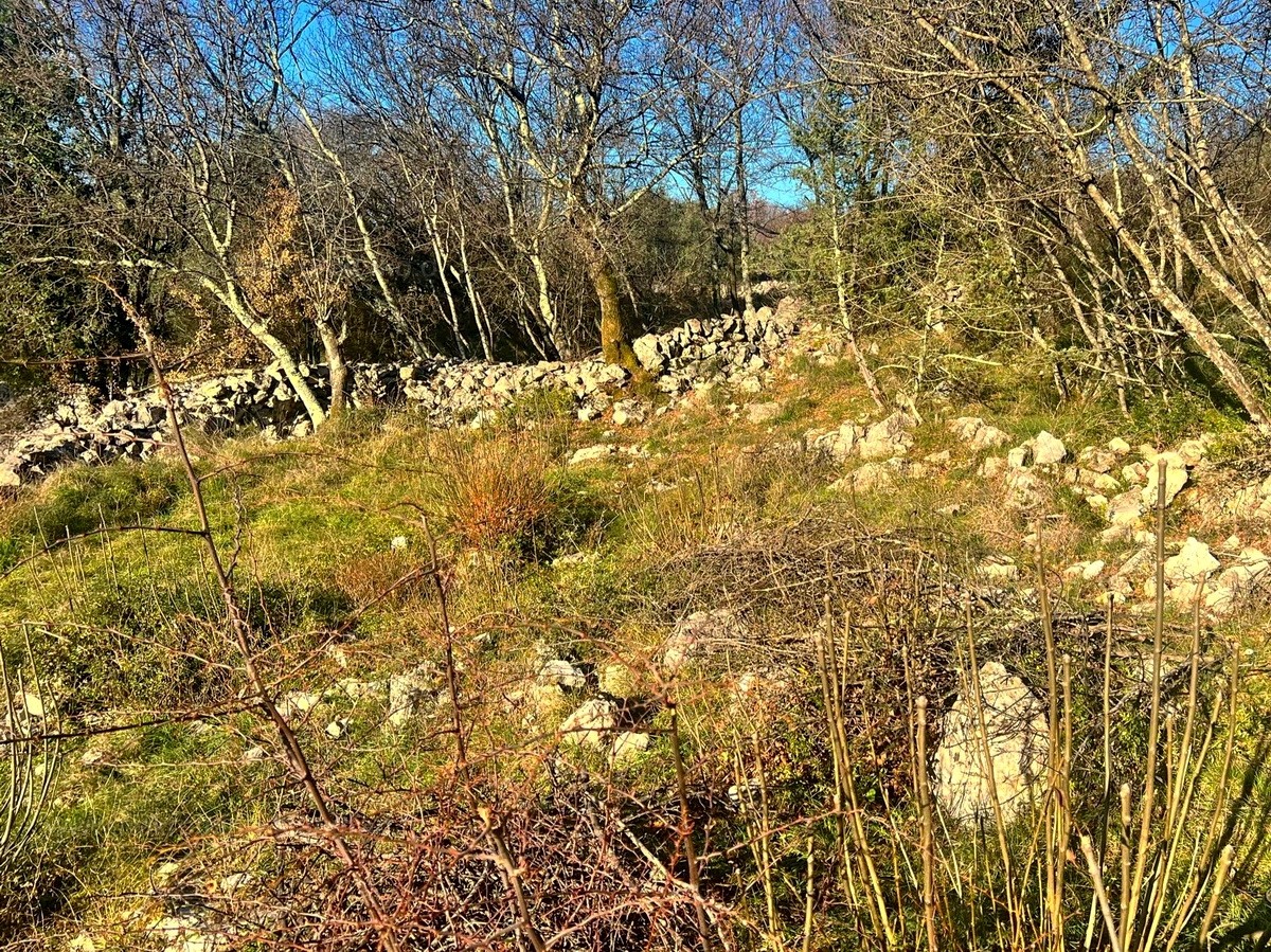 Malinska, dintorni, terreno edificabile con vista mare in una posizione tranquilla!