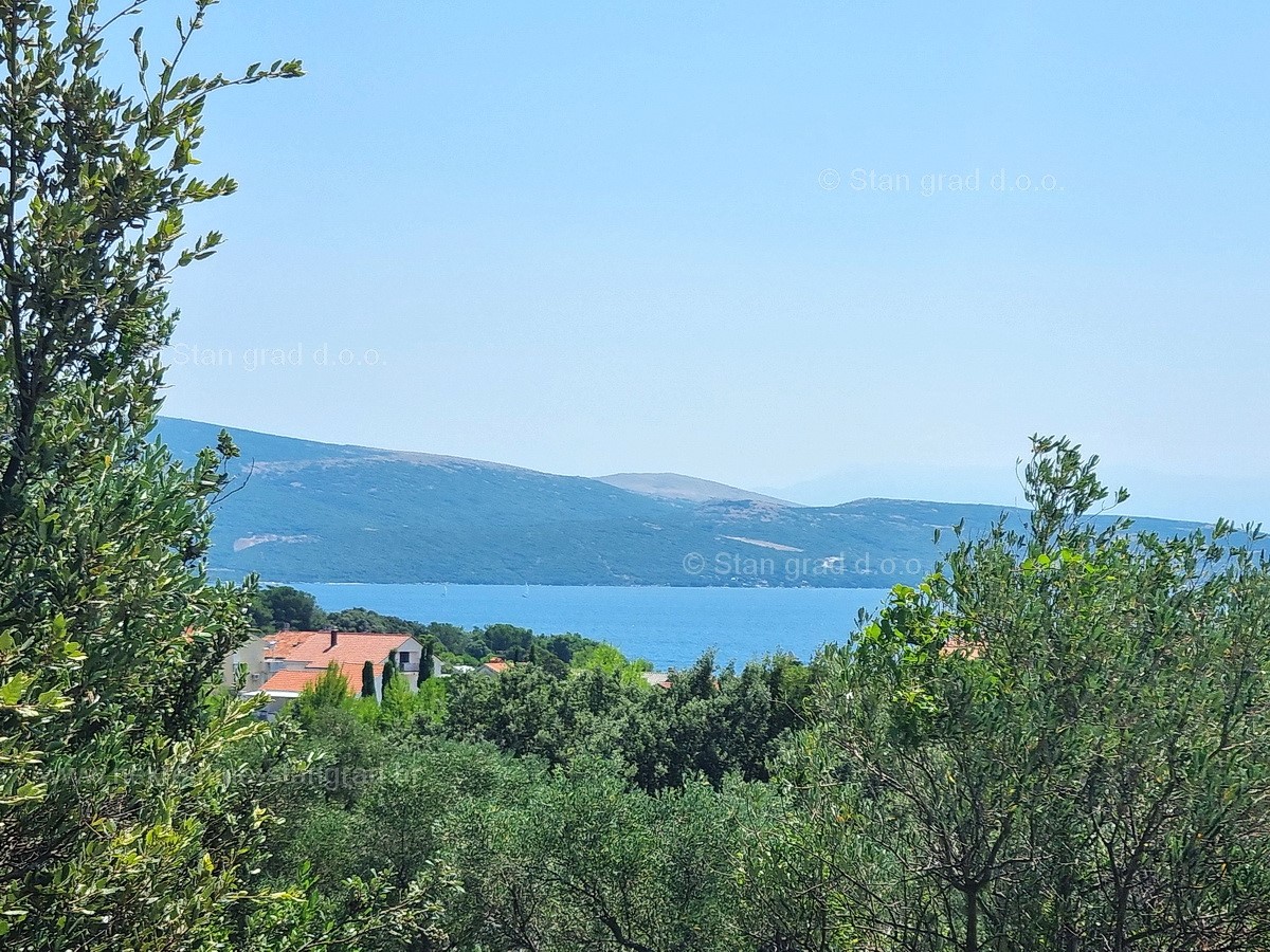 Krk, ampio terreno edificabile con vista panoramica sul mare, in vendita!!