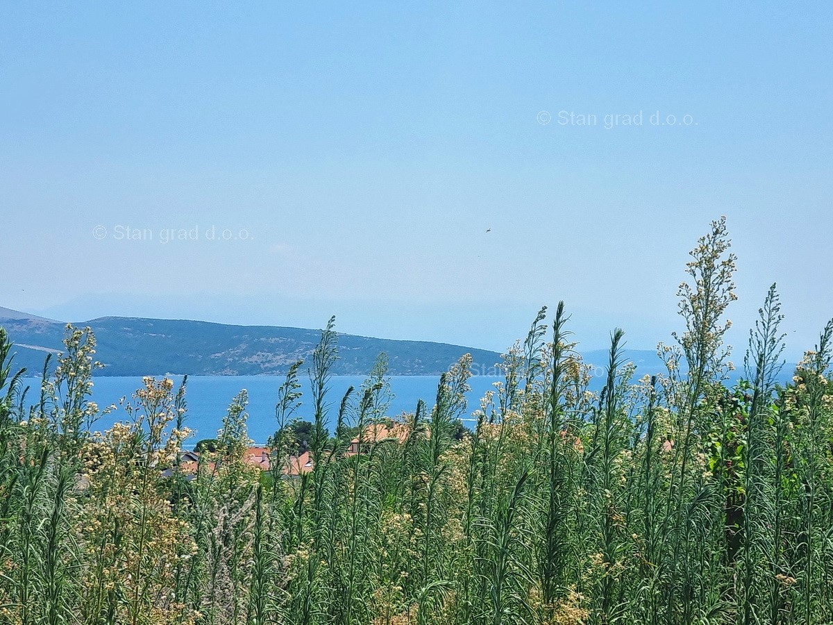 Krk, ampio terreno edificabile con vista panoramica sul mare, in vendita!!