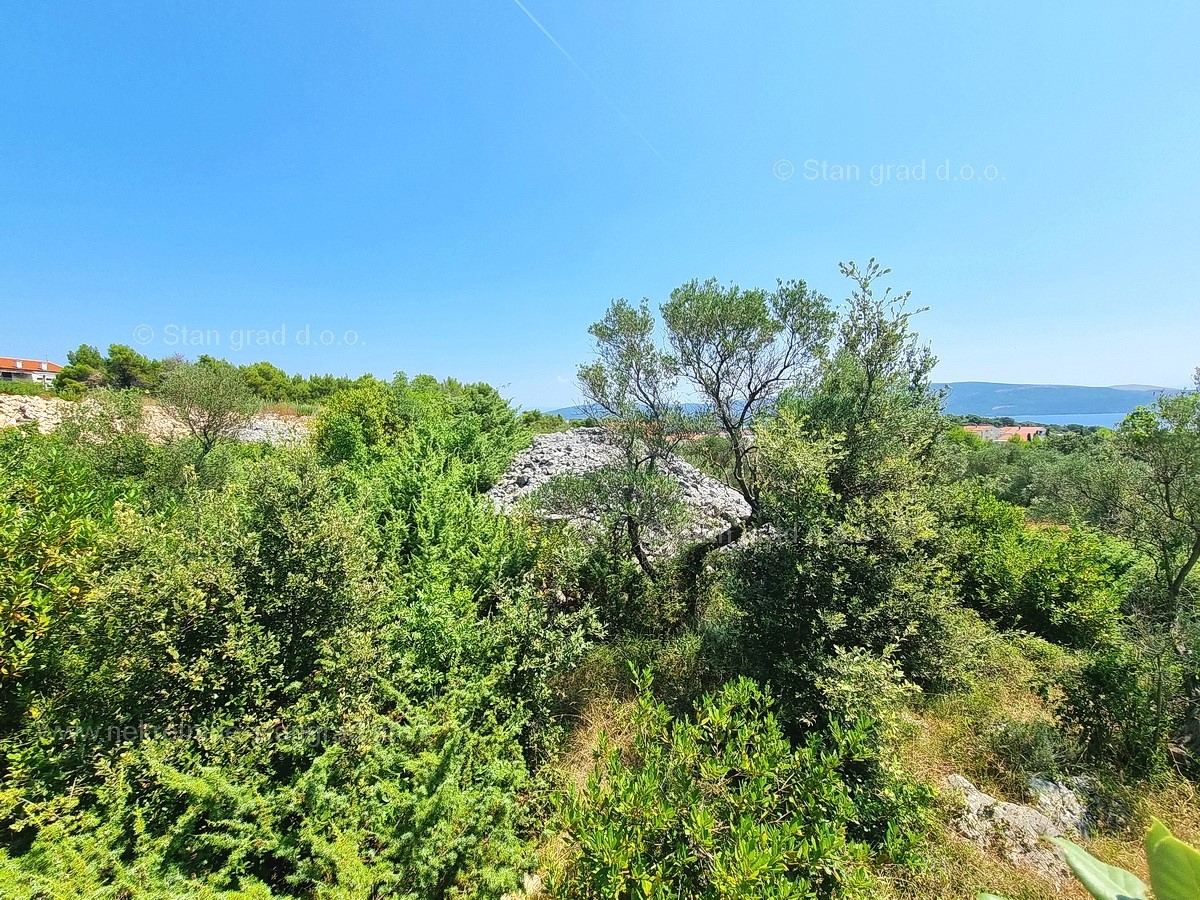 Krk, ampio terreno edificabile con vista panoramica sul mare, in vendita!!