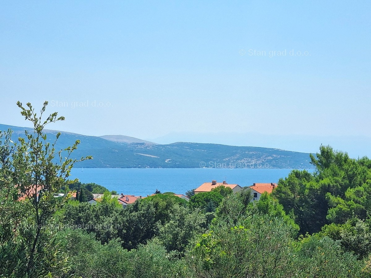 Krk, ampio terreno edificabile con vista panoramica sul mare, in vendita!!