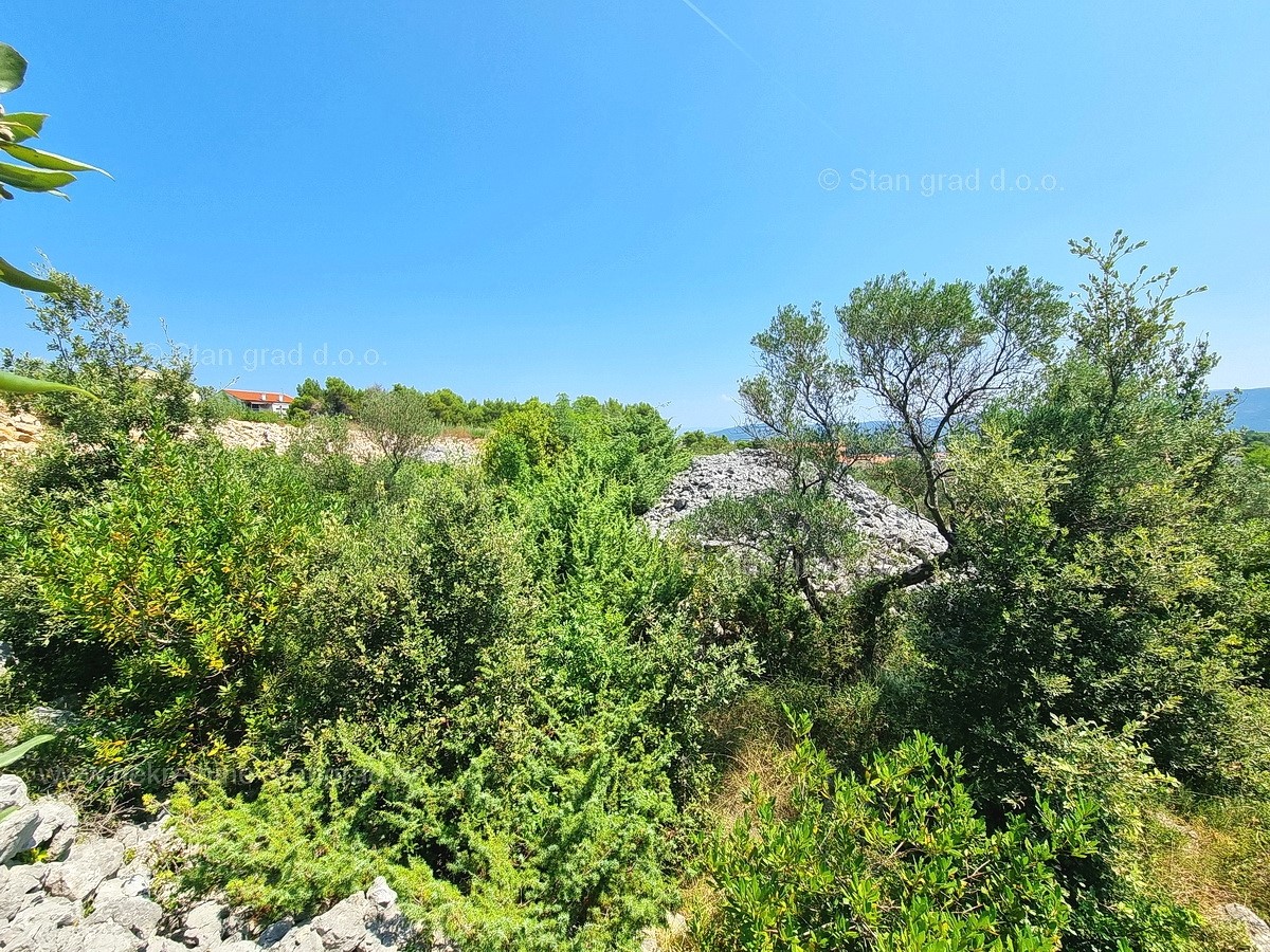 Krk, ampio terreno edificabile con vista panoramica sul mare, in vendita!!