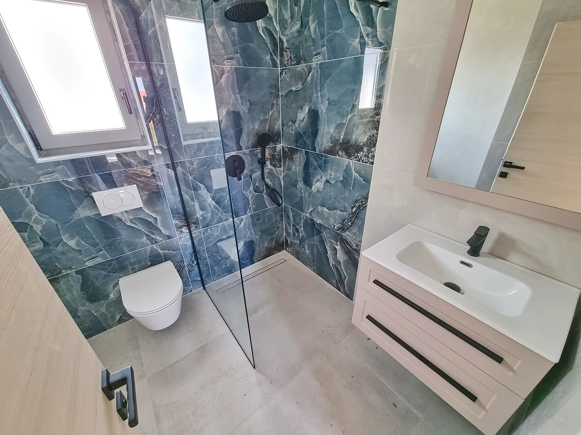 Malinska, nuova costruzione con piscina e vista mare!