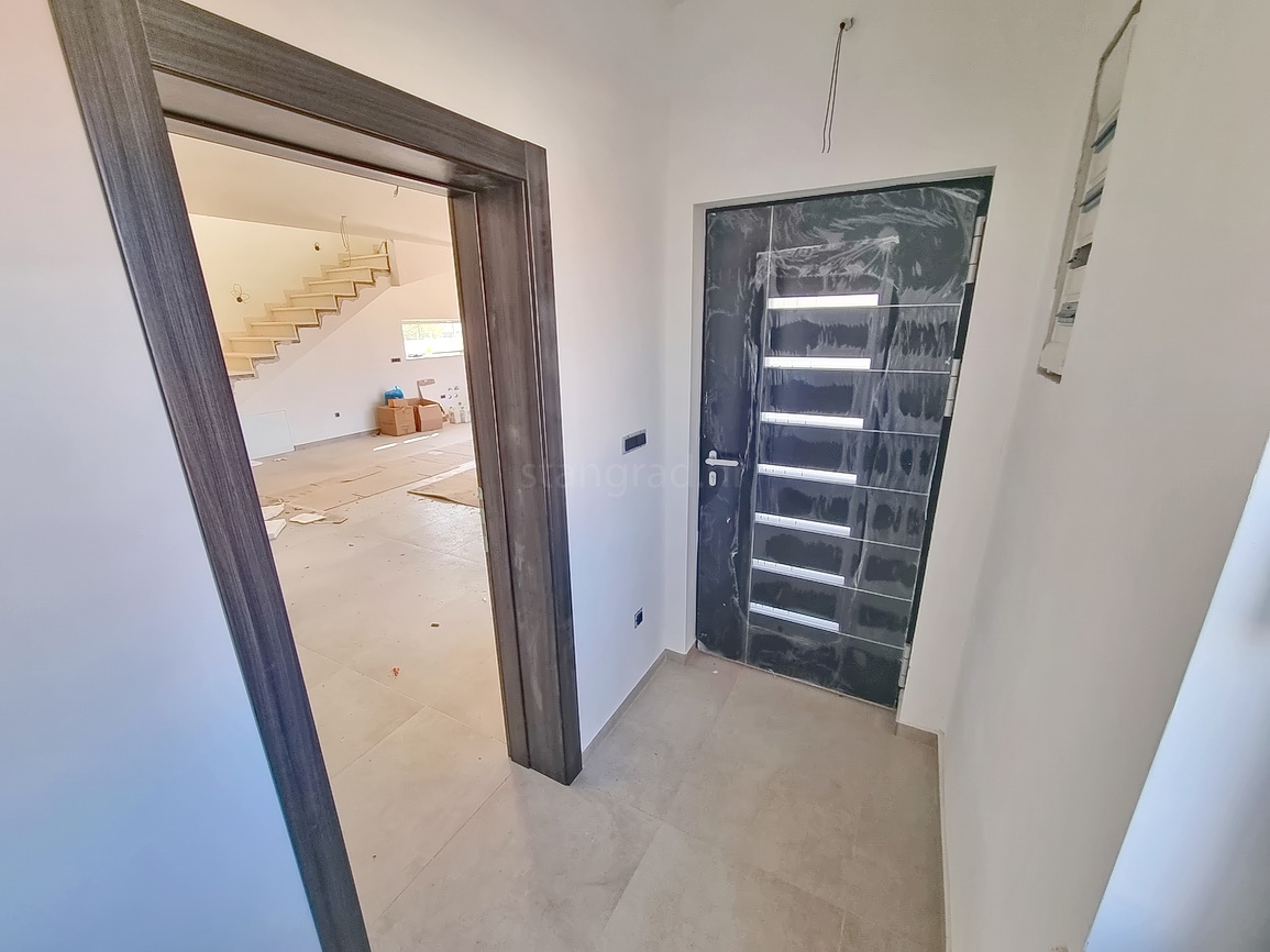 Malinska, nuova costruzione con piscina e vista mare!