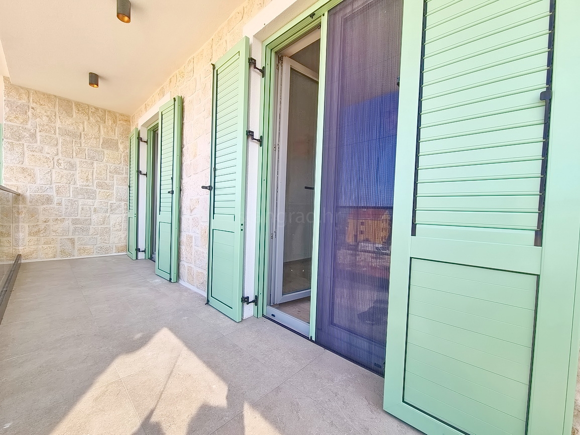 Malinska, nuova costruzione con piscina e vista mare!