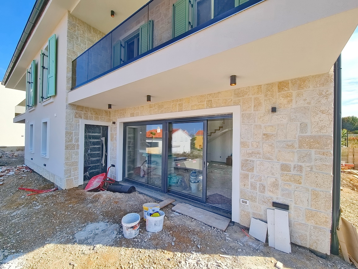 Malinska, nuova costruzione con piscina e vista mare!