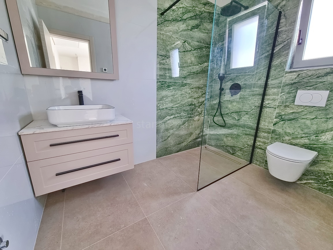 Malinska, nuova costruzione con piscina e vista mare!