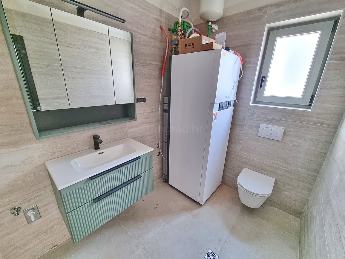 Malinska, nuova costruzione con piscina e vista mare!