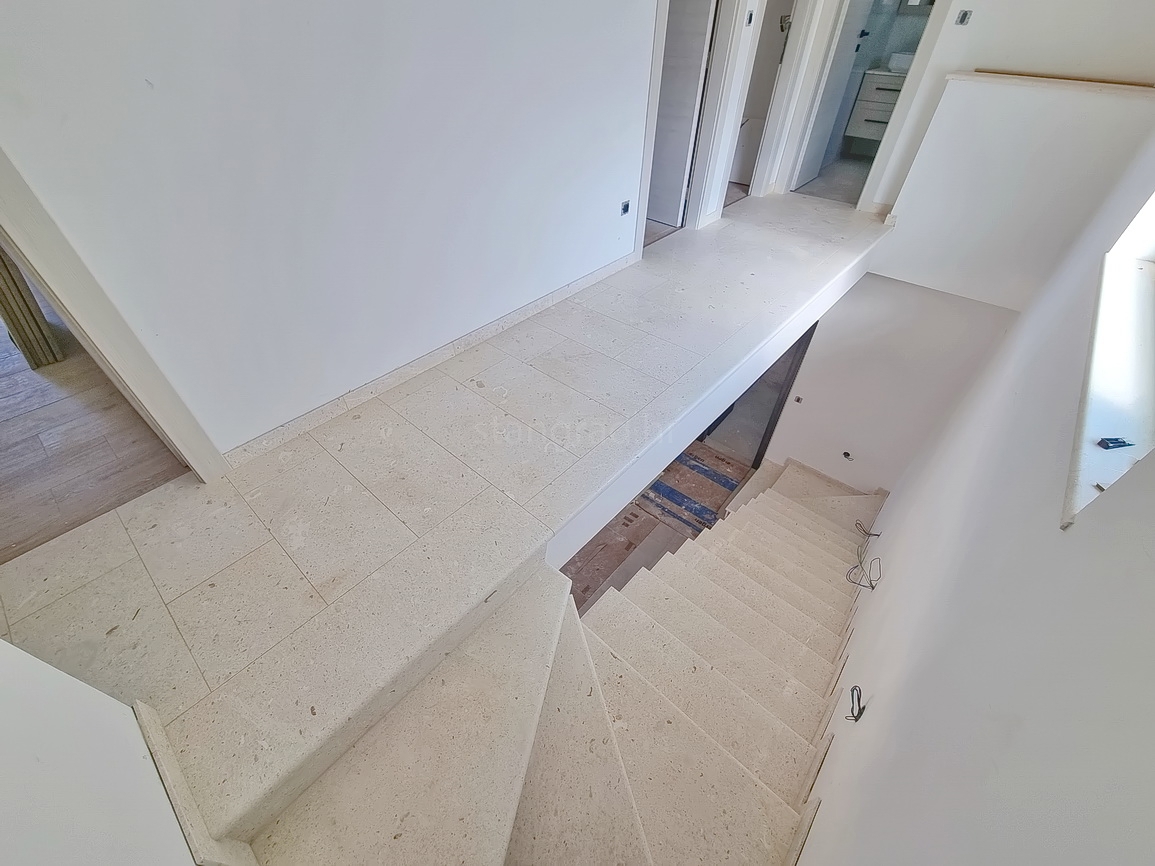 Malinska, nuova costruzione con piscina e vista mare!