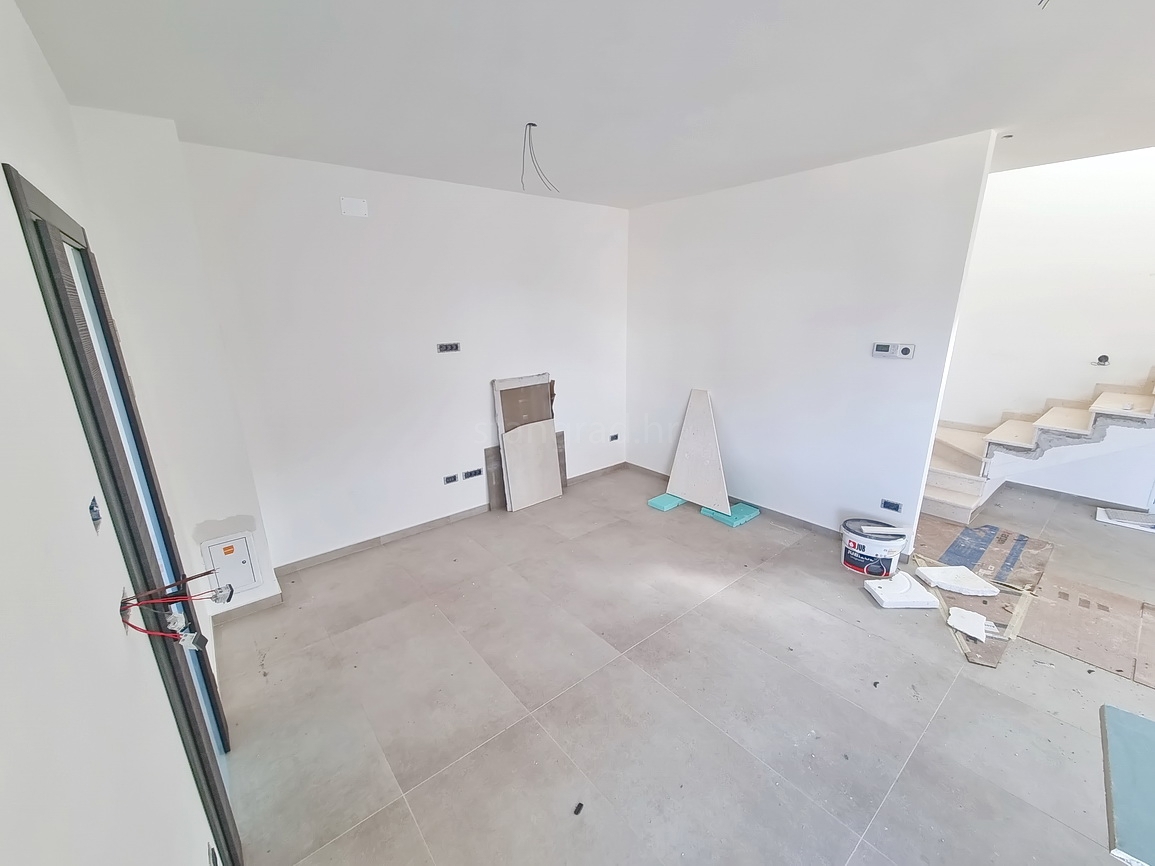 Malinska, nuova costruzione con piscina e vista mare!