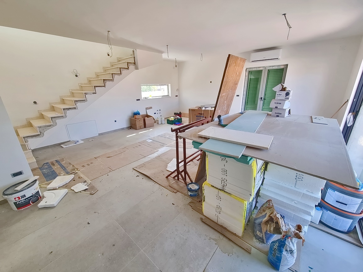 Malinska, nuova costruzione con piscina e vista mare!