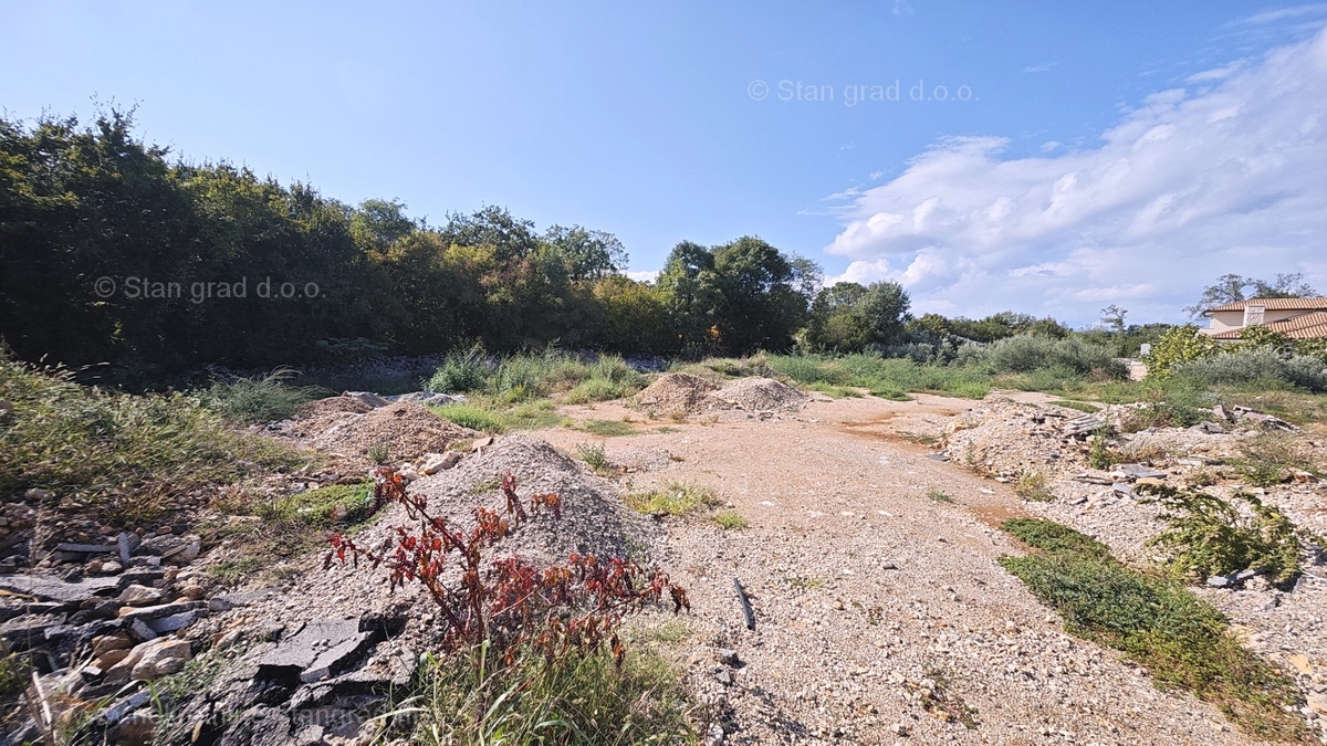 Zona Malinska, terreno edificabile in una posizione tranquilla!